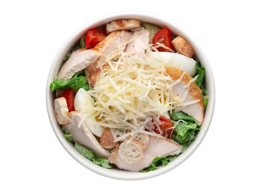 Салат Цезарь с курицей